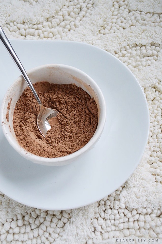 Directions: 
1. Add the arrowroot powder, bentonite clay and first scoop of cooca powder to a medium dish and carefully stir until you have a consistent color. Follow with more cocoa powder as needed.
