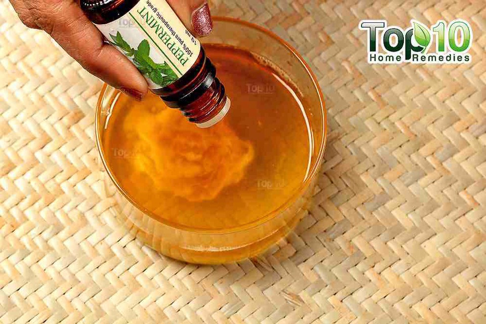 6. Optionally, add 4 or 5 drops of peppermint or any other essential oil of your choice.

