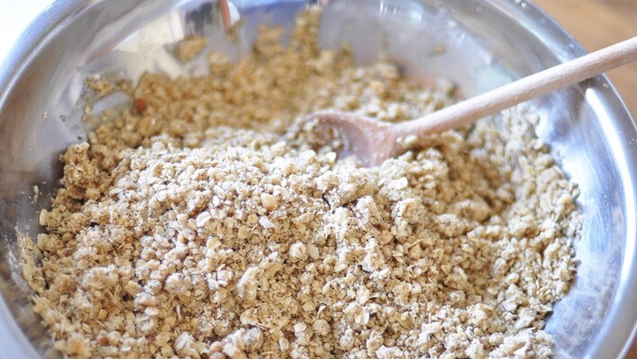 While your apples are caramelizing in the oven You can prepare your crumble! Really simple: 

You Will need:
- one cup of flour 
-one cup of Maple brown Sugar oatmeal 
-one cup of melted butter 
-1/2 cup of Brown Sugar 