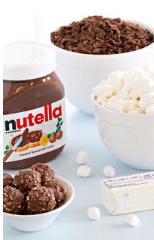 Over The Top Nutella Rice Krispie Treats. 😍