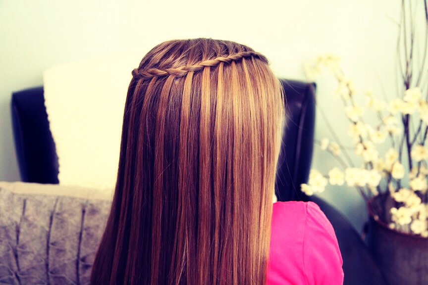 8. Feather braid! Gorgeous hairstyle to do, this is quite hard to do gotta say😬