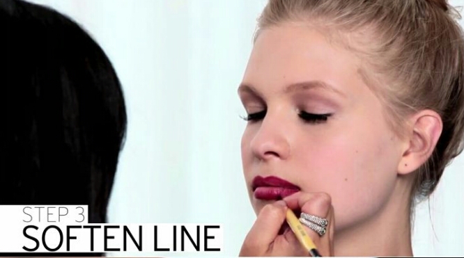 STEP BY STEP ADVICE HOW TO GET A PERFECT RED LIPS