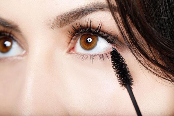 9. Apply bottom Mascara:- Use multiple coats on the bottom for the most authentically '70's look
