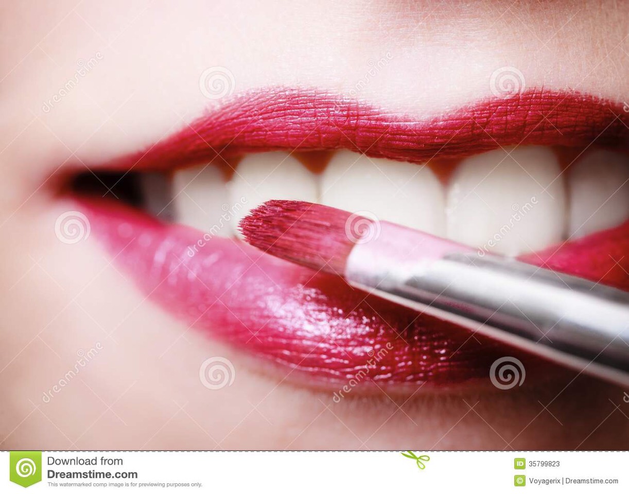9. Apply gloss if you want. Or apply similar colored shimmer eyeshadow; a lighter color will be nice at highlighting your lips