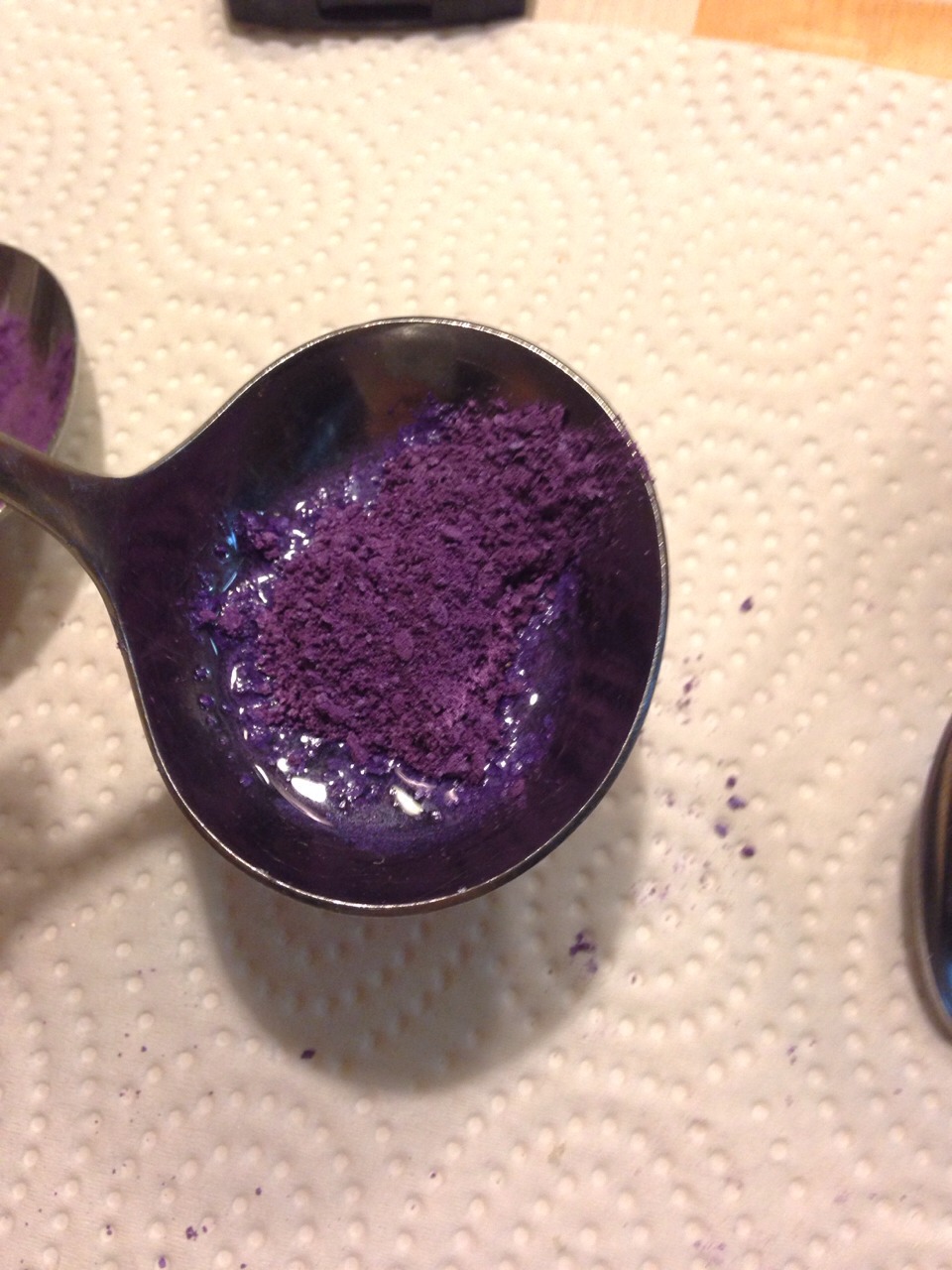 Add the crushed eyeshadow to the melted Vaseline.