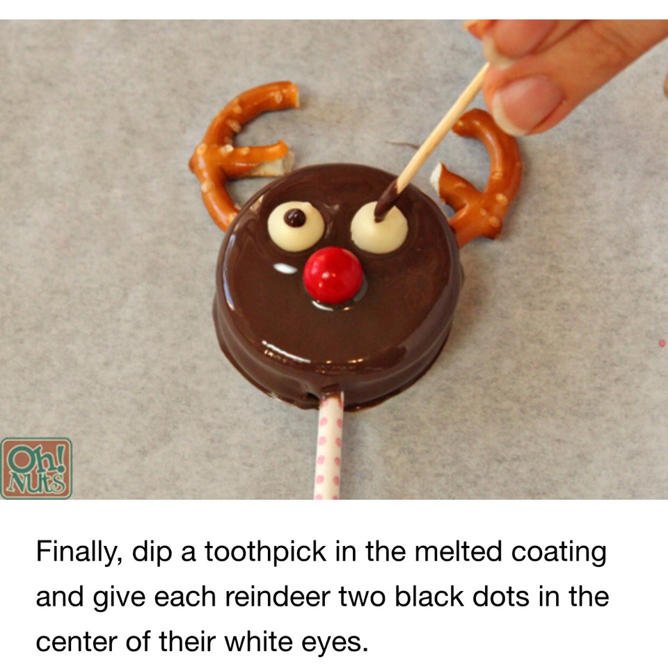 How To Make Reindeer Oreo Cookies Pops. π Step By Step Instructions. ππ»
