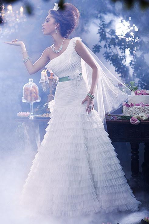 2. Tiana
A soft green ribbon embellishes this tasteful dress.