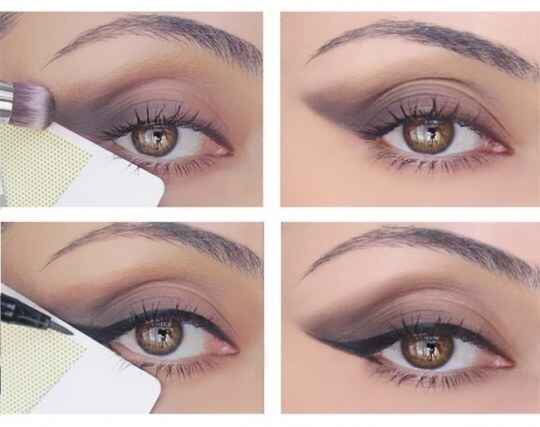Stuck on how to get the perfect cat eye? Use a credit card to make a foolproof line