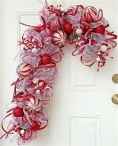 "Beautiful Candy Cane Wreath Idea's"