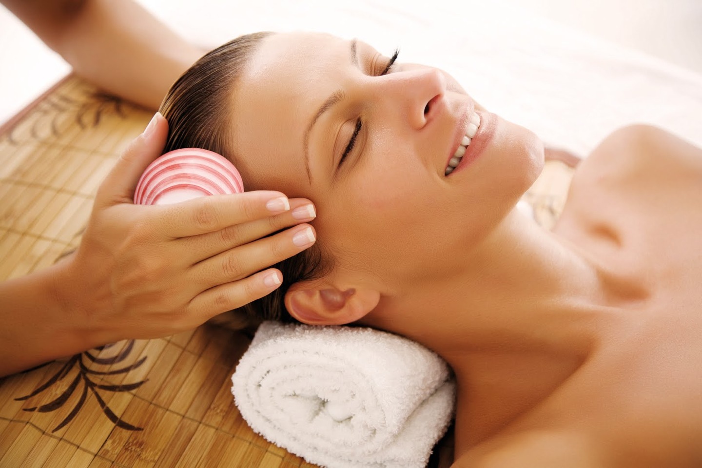 Facials not only help your skin, but they help your mind! A meditative hands on medicine that feels amazing!