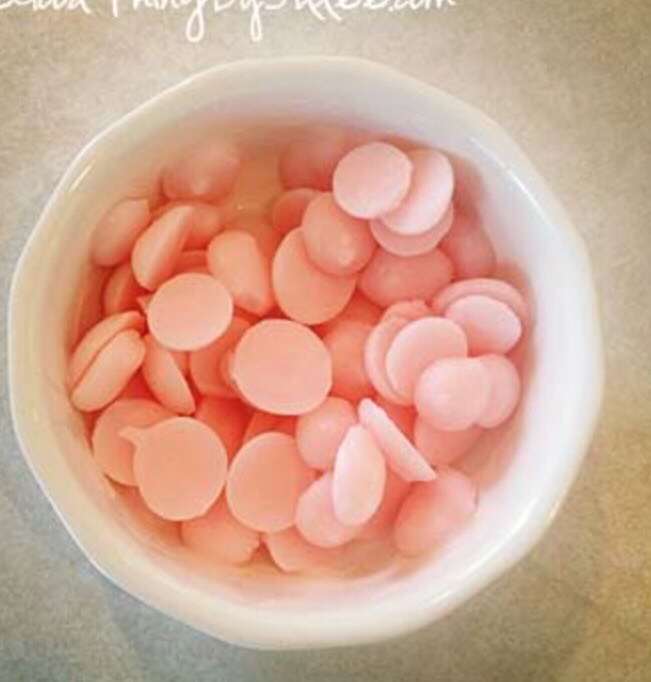 Well this is a yummy treat 🌸 all you need is low fat yogurt in little circles then put in the freezer until hard then you have little buttons in whatever flavour you want 💕