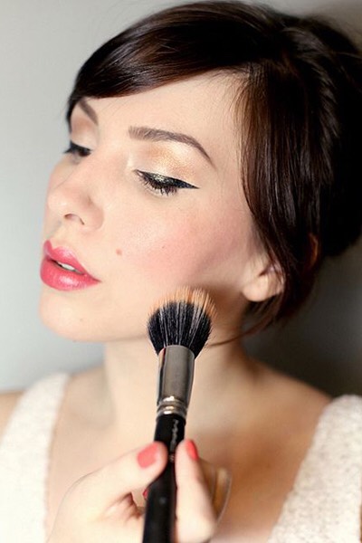 
If winged liner isn’t your thing, extend your line straight out for a sleeker look. 
Photo: Pinned by Belle & Clive via Keiko Lynn
Photo: Pinterest

