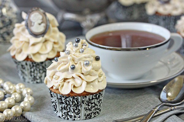 For those of you who love tea just as much as me, this cupcake recipe is absolutely amazing. The lavender icingΒ really brings out the flavor of the early grey. Enjoy with a nice cup of tea π