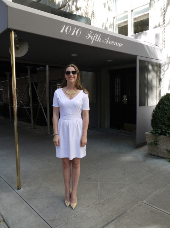 Here's the final look all together! Pretty cute! 

You can pair it with gold shoes and accessories like Carrie Bradshaw. 
