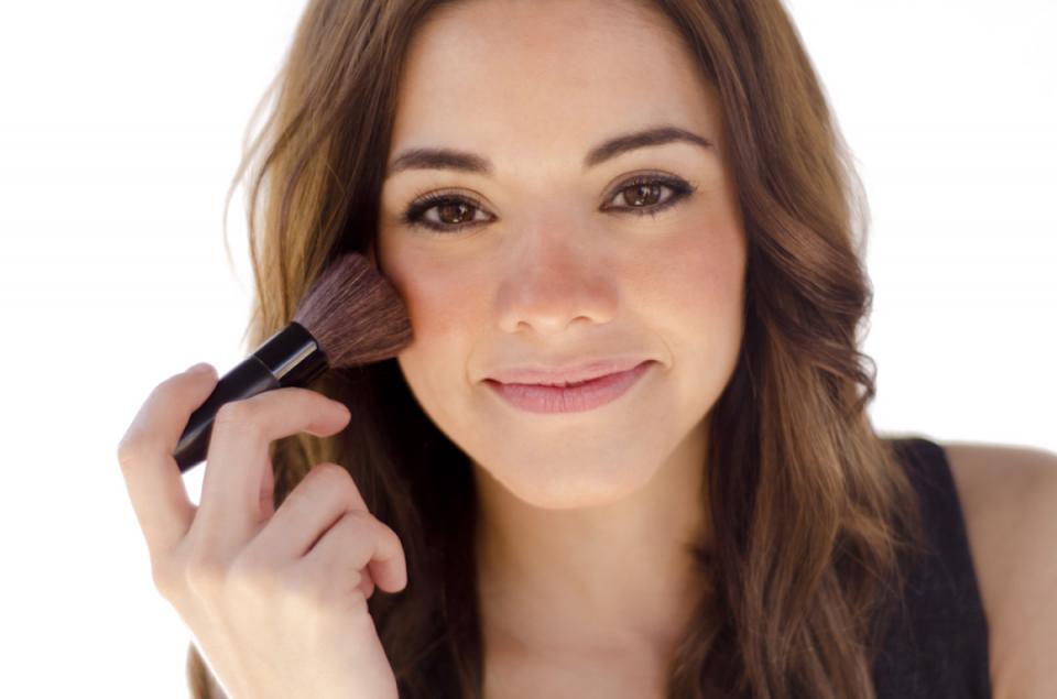 Avoid Overly Rosy Cheeks
Giving yourself a natural glow avec blush is an in look for spring. But you'll want to avoid brushing on too much (lest you look like a clown). So always start your blush line two finger widths away from your nose and only apply it on the apples of your cheeks. 