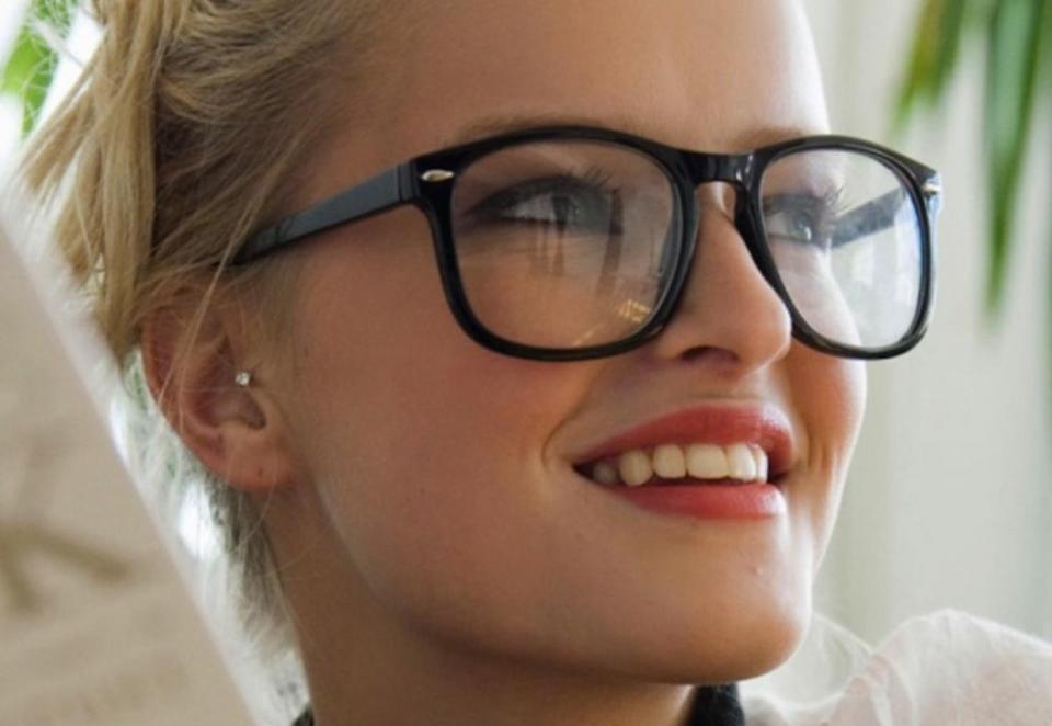 Looking for a look that's perfect for both day and night? Go heavier with your eyeliner and mascara, then choose a light coral or peach tinted lip balm. 

Read more: http://beautyhigh.com/glasses-hair-makeup/#ixzz3B4hiNCeg
