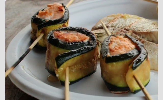 Zucchini Wrapped Salmon <3 Yum!
