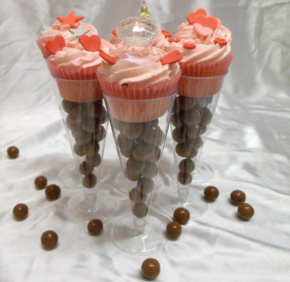 Flute Cupcake Favors To Rock Any Party