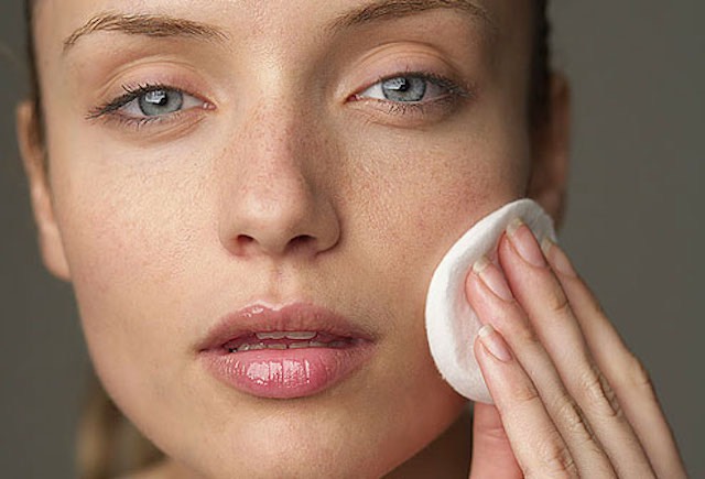 Over Drying
Because Bentonite Clay absorbs moisture from the skin and has astringent properties, it can over-dry your skin, especially if you already have dry skin. In order to avoid over-drying, the use of coconut milk, extra virgin olive oil, or other carrier oils is acceptable.