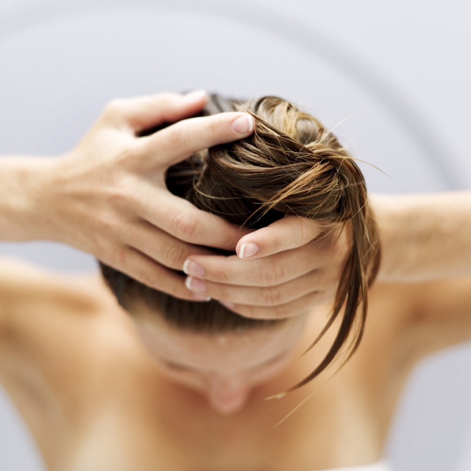 ✨METHOD✨
1. Chop up the banana in quarters and combine all the ingredients together using either a fork, or an electric mixer/blender. (I would recommend the blender) 
2. After mixing the ingredients together, go to a bathroom (this gets pretty messy) and apply the hair mask mainly to your ends. ➡️