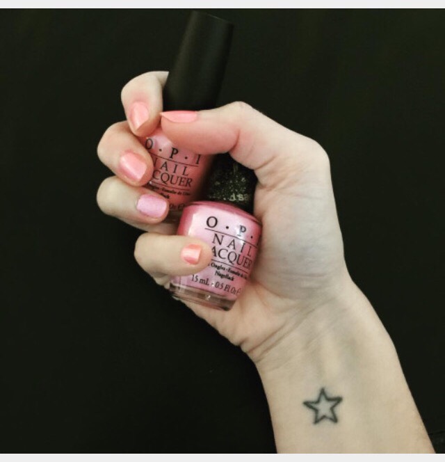 First we always paint our nails 💅🏼