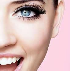 MASCARA:
How can we talk about eye makeup and not not talk about mascara! Here are a few more important tips for eye makeup.