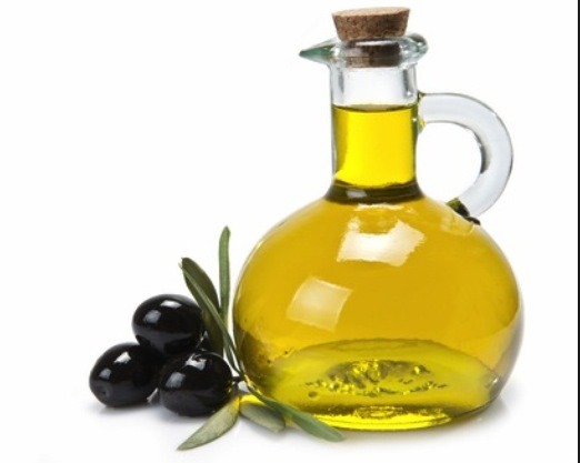 Start by putting a small amount of your favourite oil in a small container and put thay in the microwave for 20-30seconds. I used extra virgin olive oil, but you could use coconut oil if u like.