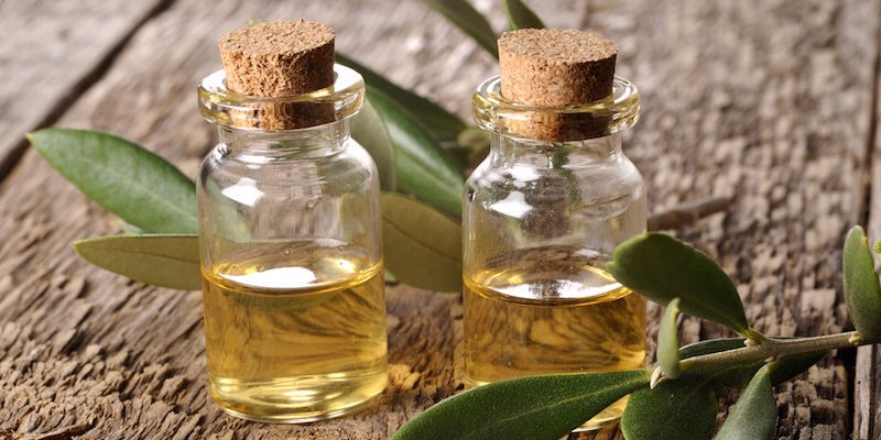 NOTE | Tea tree oil should NEVER be ingested + is only to be used as a topical remedy!

WHAT ARE THE HEALING BENEFITS OF TEA TREE OIL? | This oil is a "jack of all trades" as far as remedies go. The easiest way to grasp the benefits is to think: skin issues + tea tree oil = healing (in most cases).
