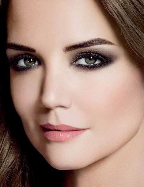 24. Put a bit of light eye shadow right on the inside ridge of the eye, near the tear duct. It brightens the eyes and makes them look whiter.
25. Well maintained eyebrows always add to the beauty of your eye makeup and do not try to match your eye makeup with your dress color