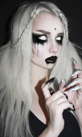 25 Creepy But Cool Halloween Makeup Ideas! #Halloweentip