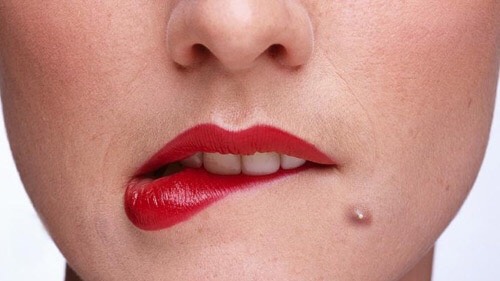 6. Got a whitehead before a first date?
Dr. Day (who's also the author of 100 Questions & Answers About Acne) says to apply a lukewarm, soaked green tea bag on it for a few minutes. The warmth and moisture will help lure the bacteria out and the anti-inflammatory caffeine in the tea bag will soothe the area and reduce redness. After, apply a salicylic acid treatment over the whitehead, which will exfoliate away any dirt and debris or bacteria left in the pore.