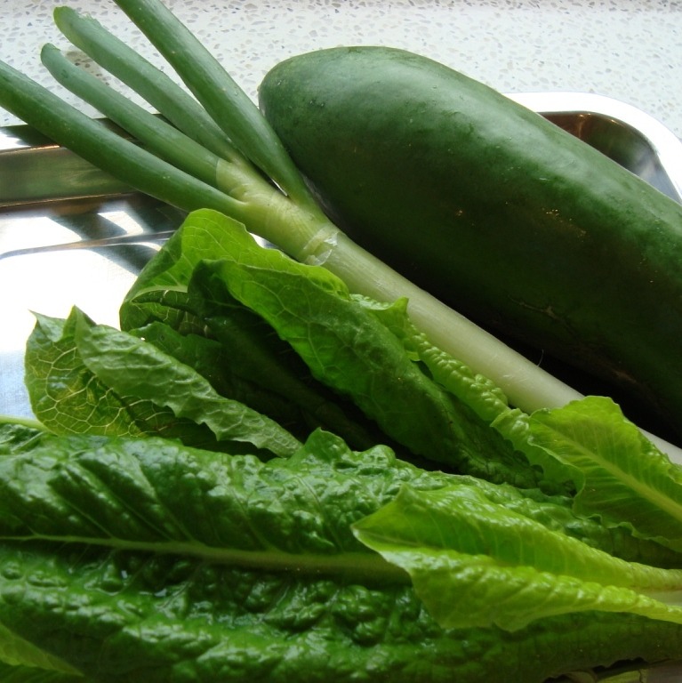 Chop the cucumber, lettuce, spring onion and red onion and place in a separate bowl. Remember 5cm of cucumber counts