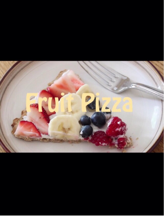 Fry up some oats and almond milk then add low fat Greek yogurt and fruit of your choice 🌸🌸