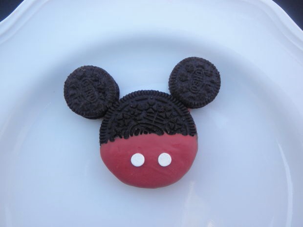 Mickey Mouse Oreo Cookie