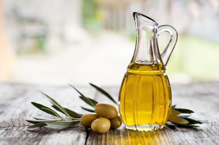 Moisturising nail treatment 💖
Soak your nails in olive oil for 5 minutes, wash off and enjoy your lovely hands
