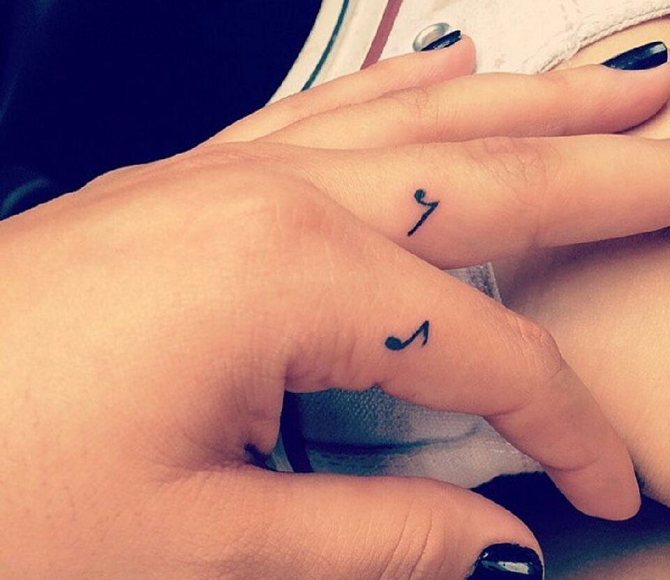   Beautiful Dainty Finger Tattoos For Women!