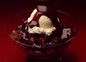 Hot fudge sundae cake 