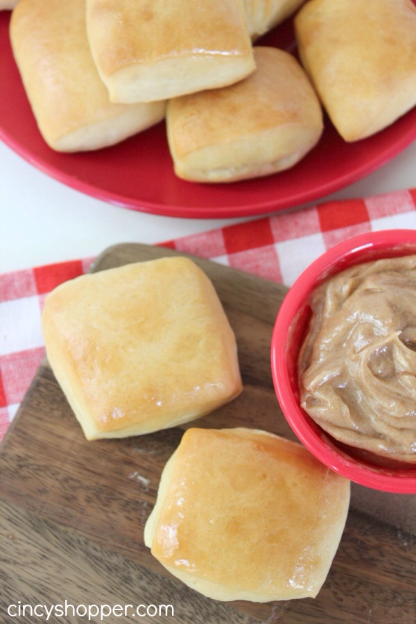Texas Roadhouse Dinner Roles & Cinnamon Honey Butter Recipe! Yummy! 