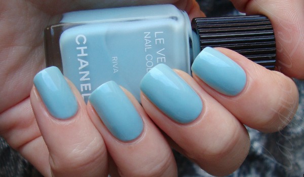 Add to your nails and let dry!