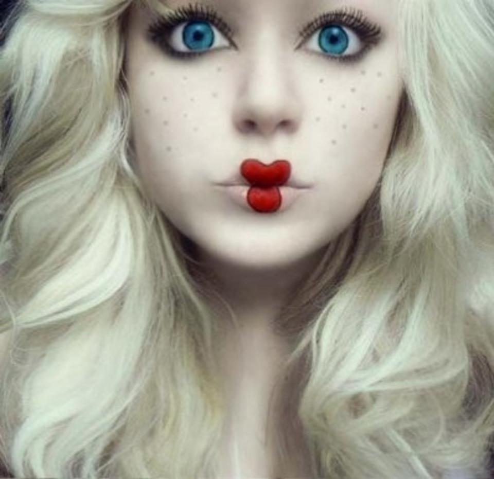 15. Create a dolly look by making your lashes super emphasized. Apply red lipstick on the center of your lips, resembling a heart. Go for spots on your cheeks like freckles.