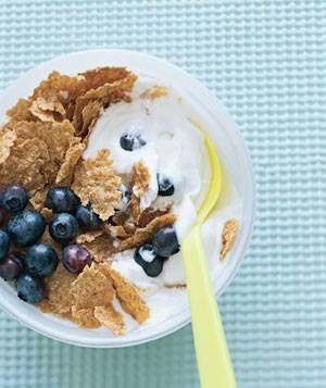 Cereal "Sundae"
A bowl of fiber-rich bran flakes (about 1½ cups) with 8 ounces of low-fat milk is nearly the perfect breakfast. Make it portable by replacing the milk with lemon or vanilla yogurt and mixing it in a to-go container. Increase the fiber and vitamins by adding ¼ cup of nuts or fruits.