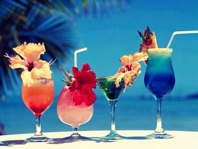 11. Skinny Up The Cocktails
Syrups, sour mix, sugary fruit juices and creamy additions turn drinks into desserts. An indulgent mudslide can have more than 800 calories. Instead order drinks with club soda, tonic water or cranberry juice and save up to 700 calories.