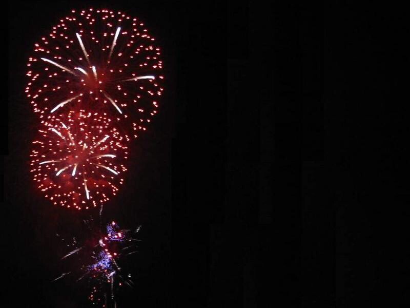 see fireworks! the best way to see fireworks is to sit on the roof of your car with a a giant blanket!