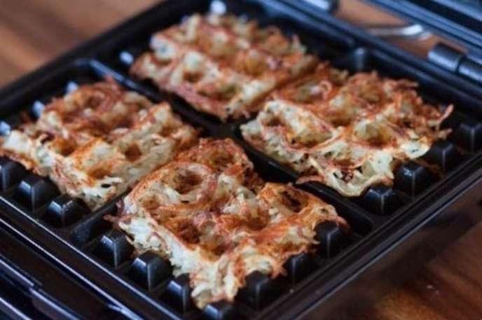 Make perfect hash browns:
Use a waffle iron to make perfectly cooked and sized hash browns.
