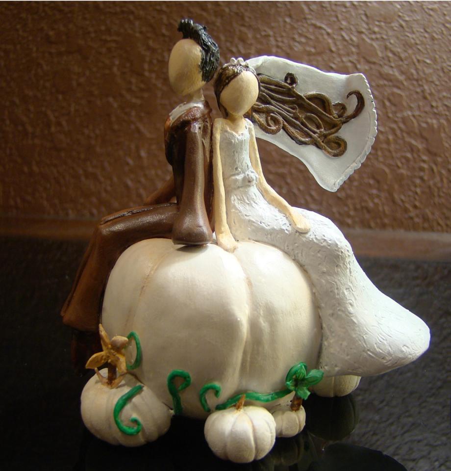 Have Your Wedding Cake Made Into An Ornament!