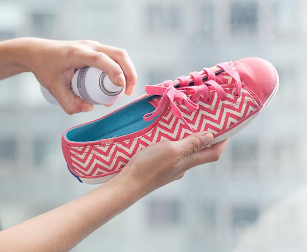 De-stink your shoes with dry shampoo. This will soak up excess sweat and oil that may be causing your favorite shoes to be stinky!