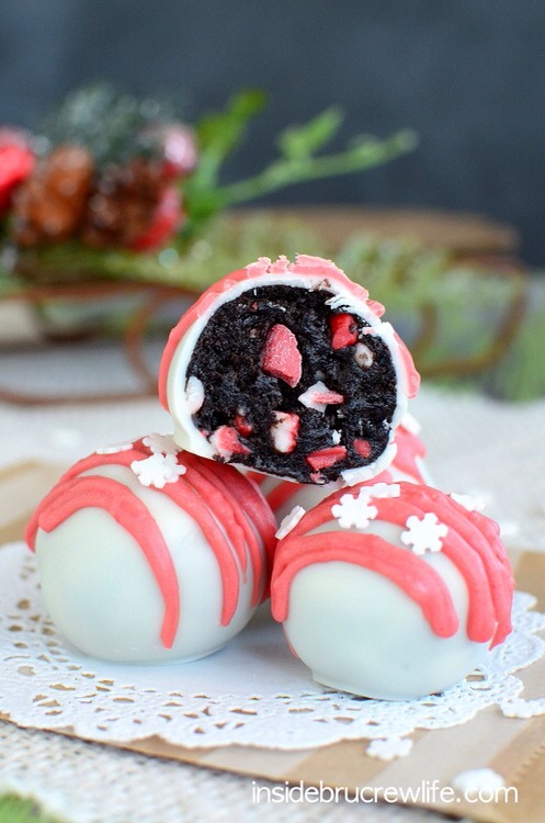 Instructions

Combine the crushed cookies and cream cheese in a mixing bowl. Beat until a soft dough forms. Stir in 1 3/4 cups Andes peppermint pieces. Roll into 40 balls. Place in the refrigerator for at least 30 minutes.