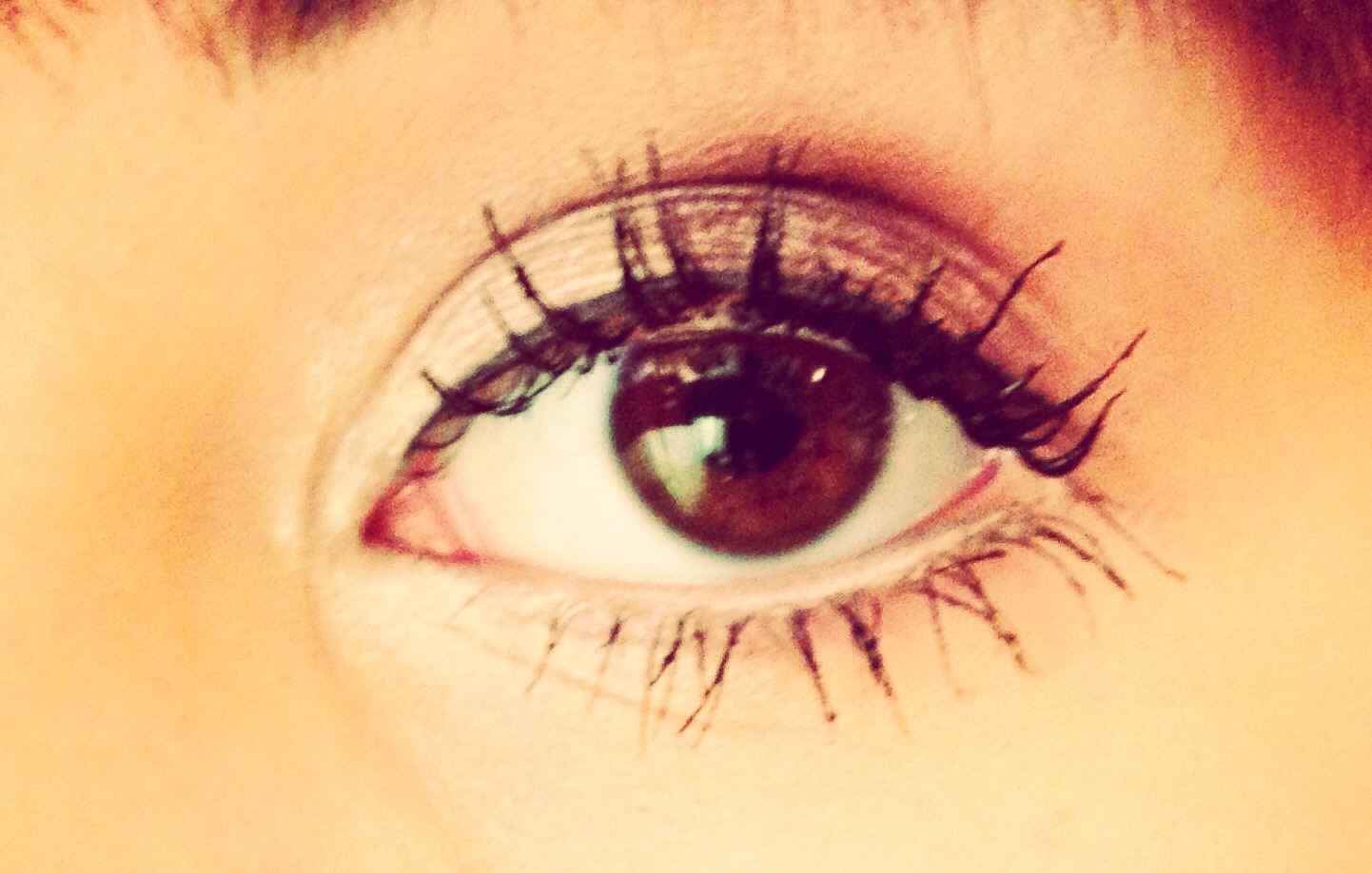 When applying mascara, to avoid clumps apply a first coat, let it dry, and then apply your second coat. It should help get rid of clumps.