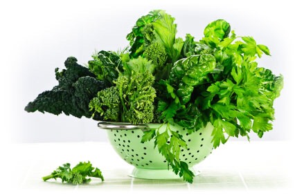 20. Leafy greens
• greens like spinach, kale, and lettuce are all super low in calories but high in fiber, allowing you to ease water retention