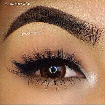 42. strong car eye makeup look